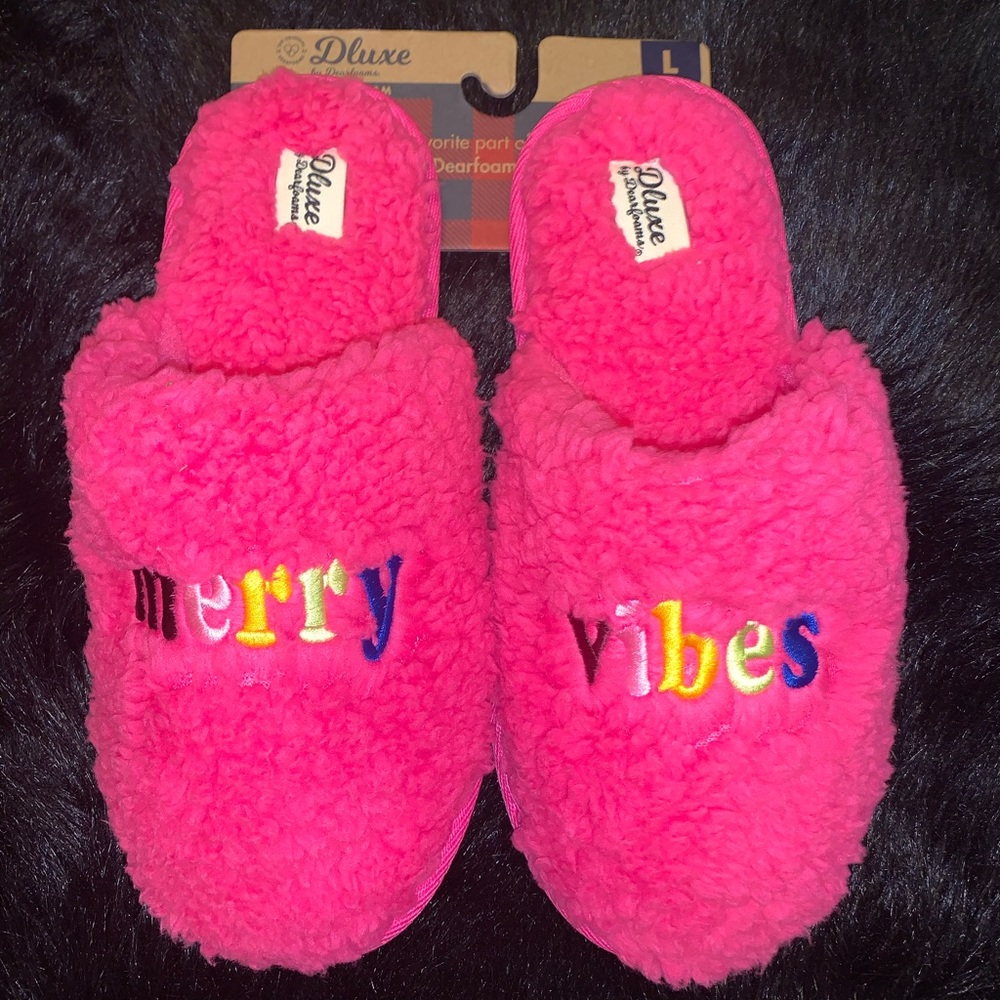 MEMORY FORM SLIPPERS